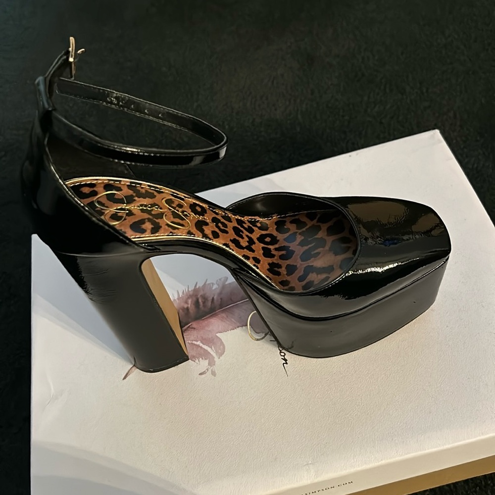 Jessica Simpson pumps